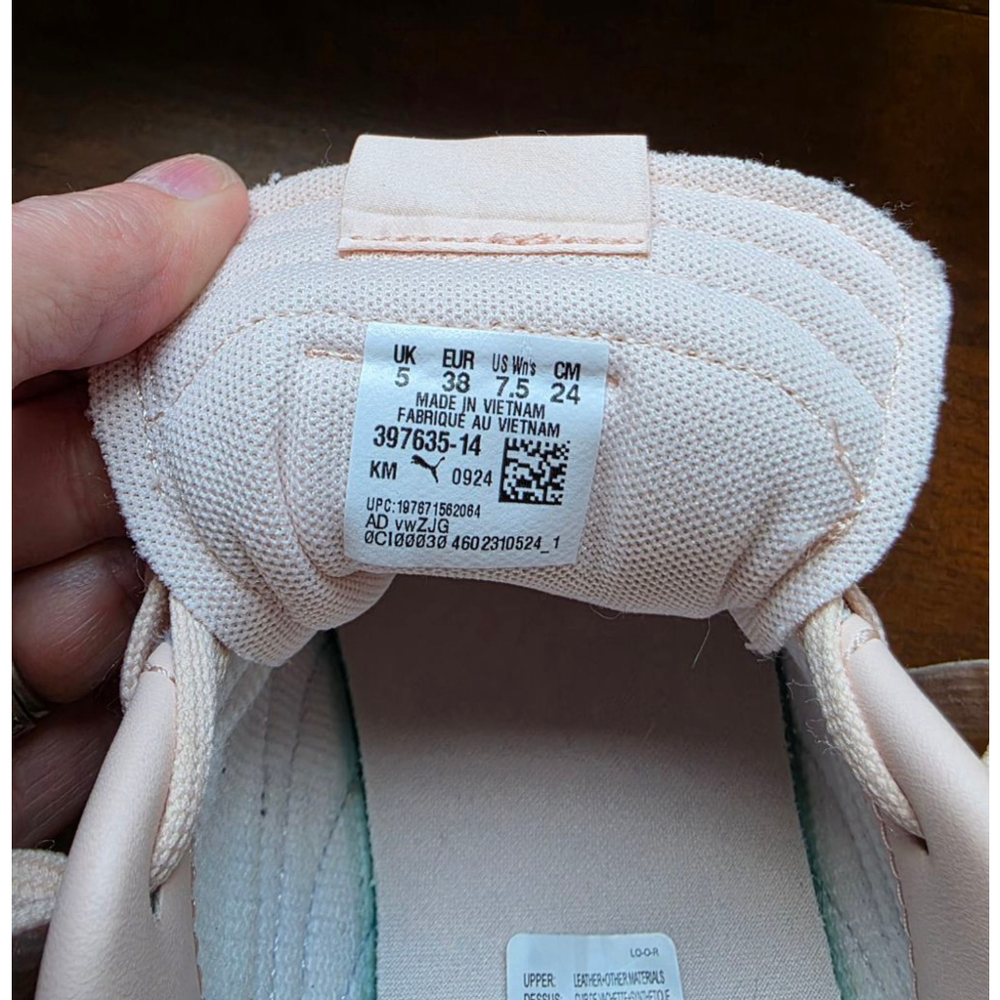 Women's Puma Club 5V5 Sneakers Size 7.5 Island Pink with Blue Stripes worn twice - Picture 7 of 8